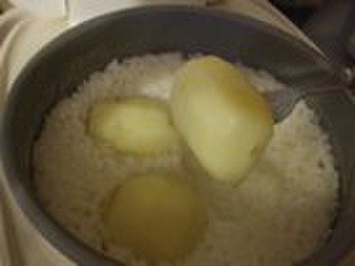 簡単！節約！米とジャガイモを同時に調理の写真