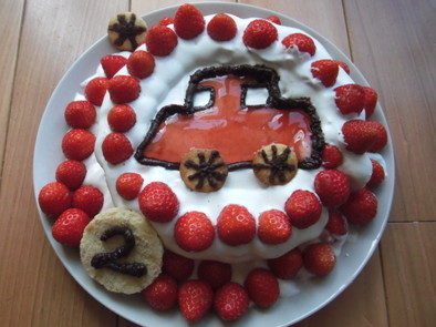 簡単にキャラケーキ　赤い車の写真