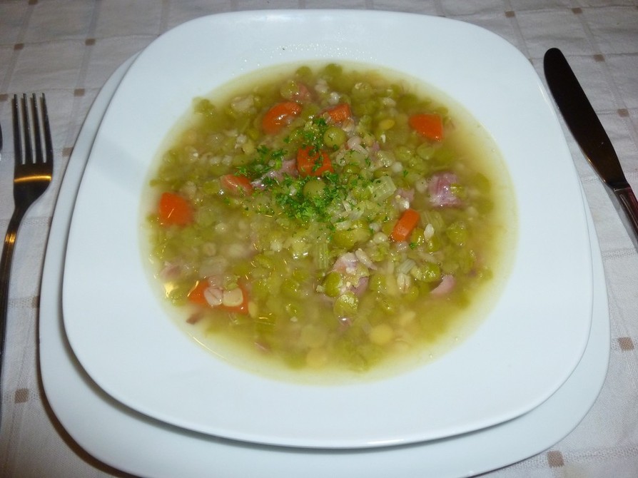 ハムホックとレンズ豆のスープの画像