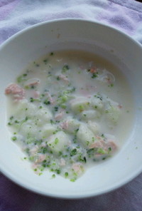 離乳食中期：鮭とブロッコリーの豆乳スープ