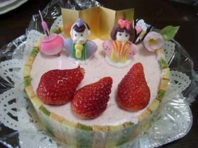お雛様のムースケーキの写真