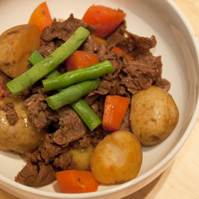 牛肉でつくる基本の肉じゃが