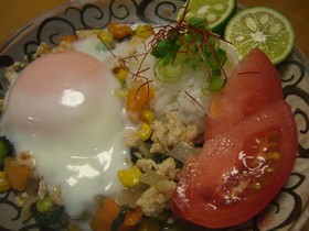 タイ風★鶏そぼろバジルあんかけご飯温卵添