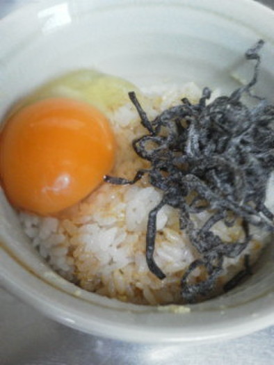 簡単！さっぱり生姜と塩昆布の卵かけご飯の写真