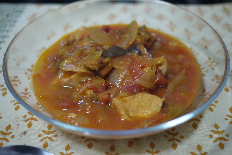 流行のトマト！野菜とチキンの簡単スープの画像
