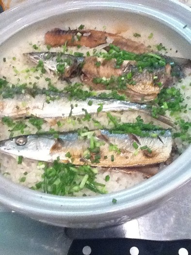 簡単★土鍋で焼き秋刀魚の炊込みご飯の写真