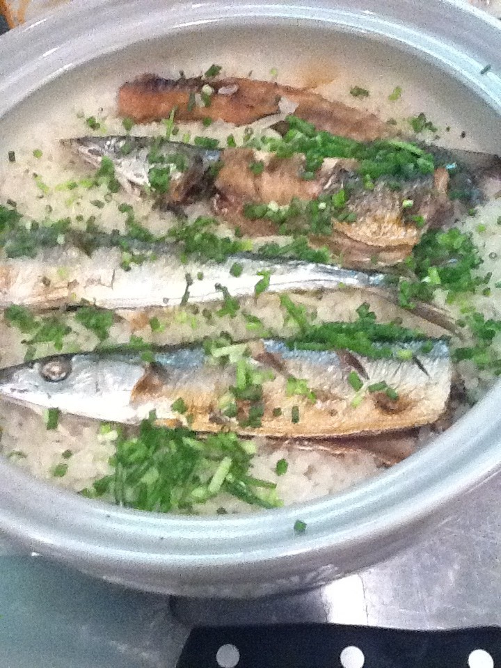 簡単★土鍋で焼き秋刀魚の炊込みご飯の画像