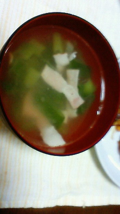 ねぎとベーコンの中華スープの写真
