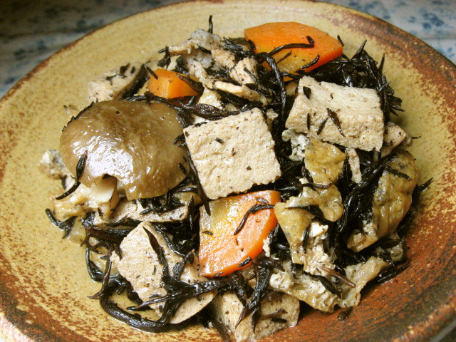 ひじきと凍み豆腐（高野豆腐）の炒め煮の画像