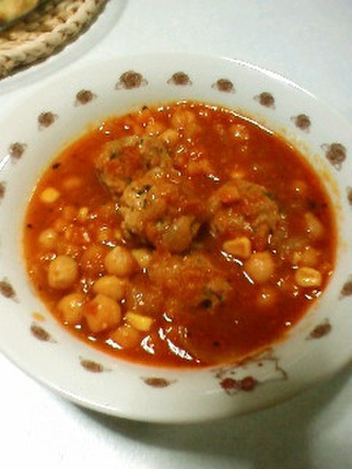 お豆とミートボールのトマト煮の写真