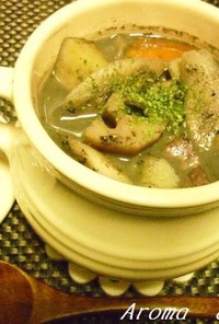 根菜とベーコンの黒胡麻スープ