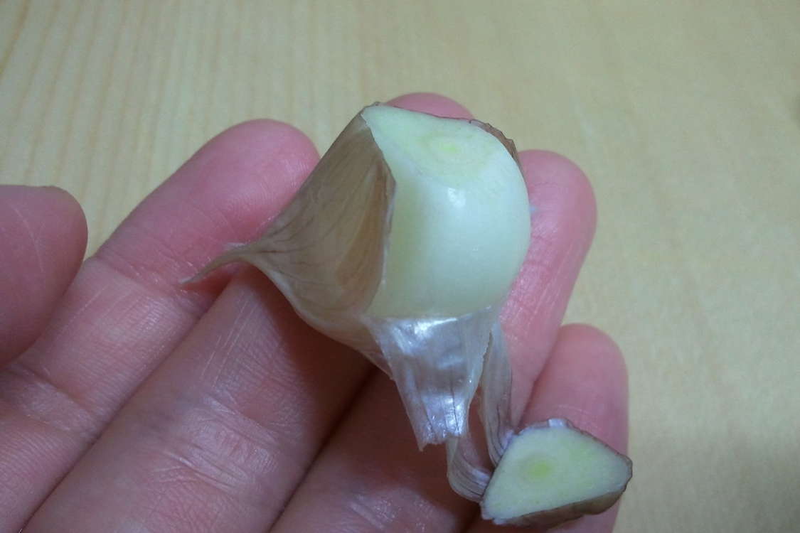 水に浸すだけ にんにくの皮むき 保存方法 レシピ 作り方 By フミin益山 クックパッド 簡単おいしいみんなのレシピが378万品