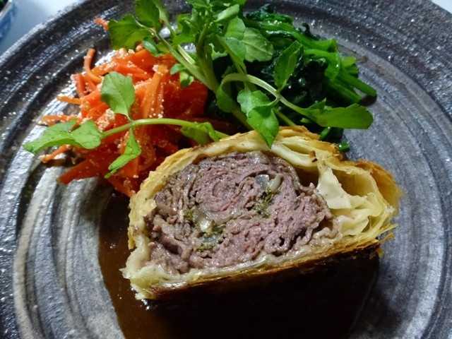 切り落としで作る牛肉のパイ包み焼き by bebe☆ 【クックパッド】 簡単おいしいみんなのレシピが353万品