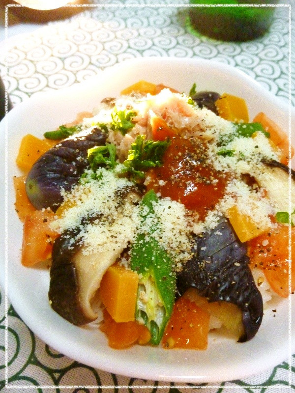 蒸し野菜とツナとチーズの丼　ダブルトマトの画像