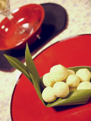 うさぎさんのハラン皿に盛るお月見芋団子＊の画像