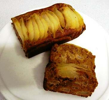 梨や林檎と　黒糖を使ったアーモンドケーキの画像