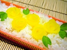 漬けもの薔薇でかわいいお弁当☆