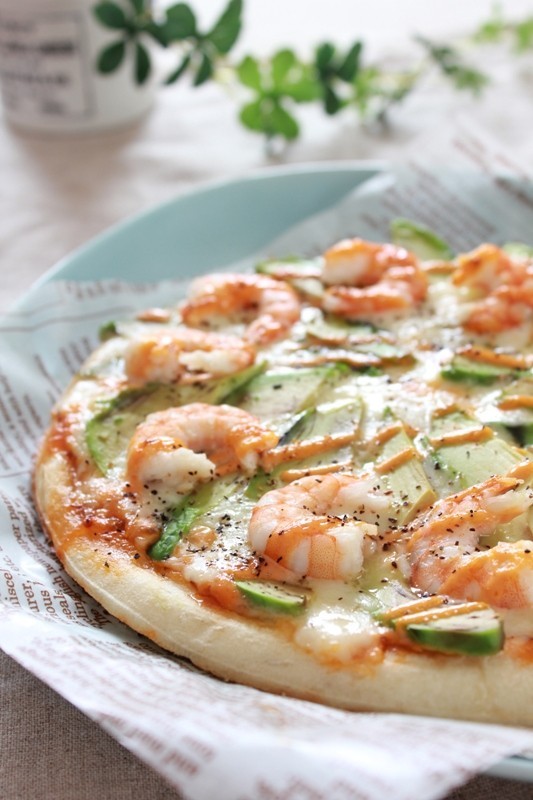 オーロラソースでアボカドとエビのピザ by marimariキッチン 【クックパッド】 簡単おいしいみんなのレシピが