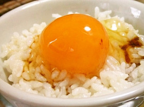 殻ごと冷凍!黄身がもちもち冷凍卵かけご飯