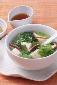 フリルレタスの豆腐わかめスープ