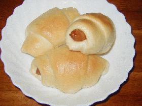 手作りパン（ウインナーロール）の画像