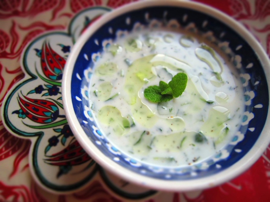 胡瓜とヨーグルトのサラダ（トルコ）の画像