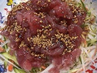 マグロの中落ちで韓国風サラダの写真