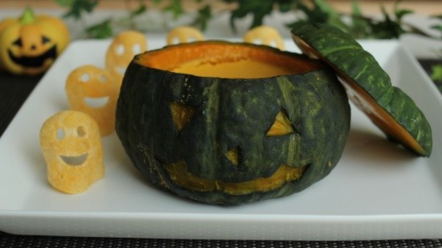 ハロウィンに 簡単丸ごとかぼちゃプリン レシピ 作り方 By 子供と作るウチご飯 クックパッド