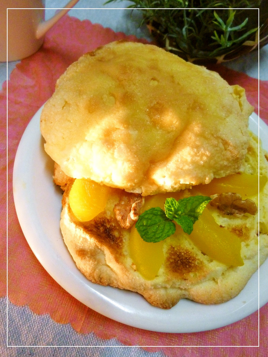 黄桃とメロンパンでデザートふるぱんの画像