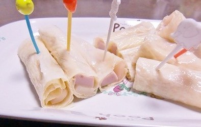 魚肉ソーセージと、岩下の新生姜の湯葉まきの写真