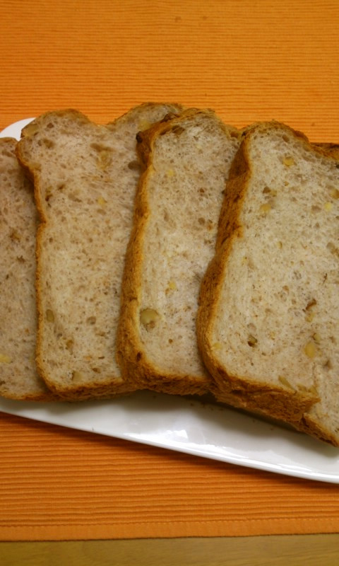 ＨＢで❤ライ麦と全粒粉と胡桃のパンの画像