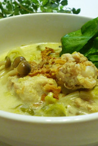 鶏手羽元と白菜のピリ辛エスニック風スープ