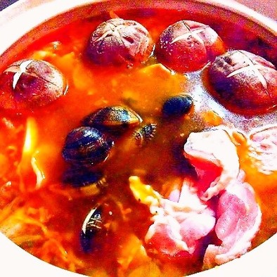 至高の味！秘伝スープの特製キムチ鍋の写真