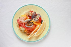 洋風魚介スープの素でシンプルパエリア。