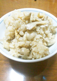 バター好きの舞茸とお揚げの炊き込みご飯