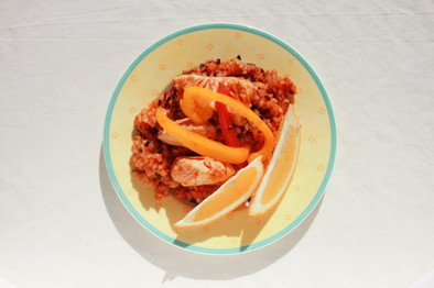 洋風魚介スープの素で鶏肉と雑穀のパエリアの写真