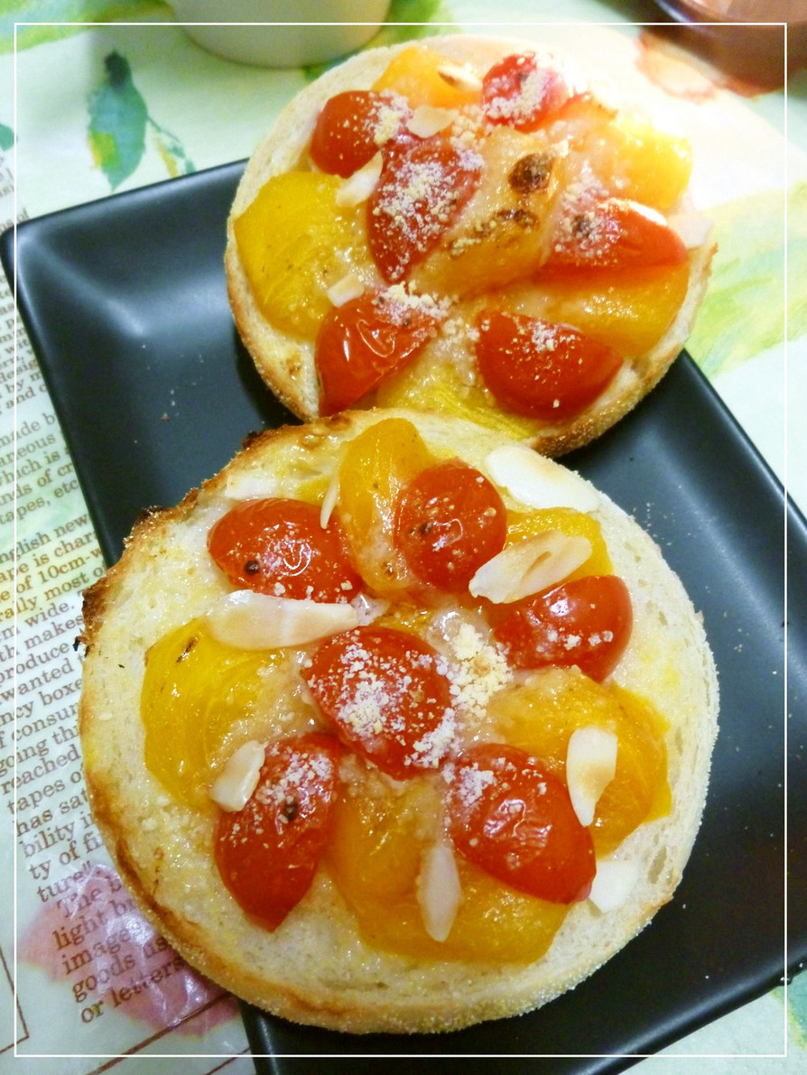 柿とトマトのトーストの画像