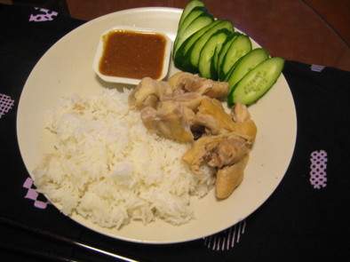 カオマンガイ（タイ風鶏の味噌ダレとご飯）の写真