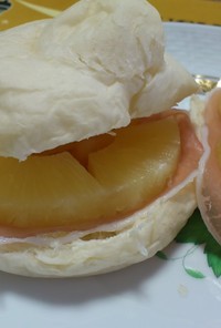パイナップルと生ハムのサンドイッチ