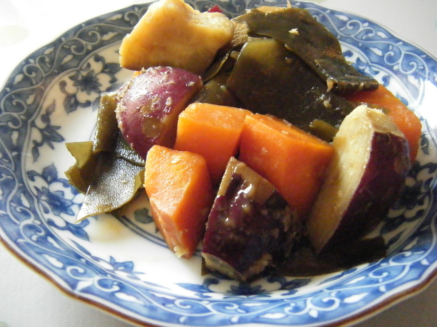 さつま芋、昆布、にんじんの黒砂糖生姜煮の画像