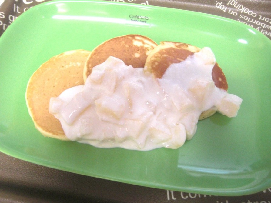 パンケーキに洋梨ヨーグルトソース♪の画像