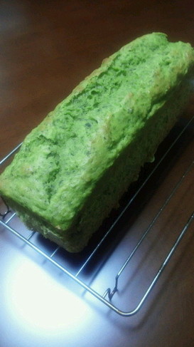 栄養たっぷり!小松菜パウンドケーキ
