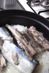 ｽﾄｳﾌﾞ●秋刀魚の炊き込みご飯