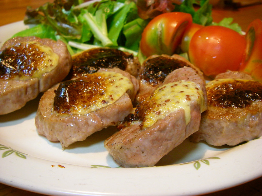 豚ヒレ肉のマスタードとハーブ添え レシピ