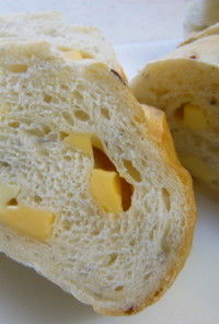 ２種のチーズを巻き込んだじゃこパン