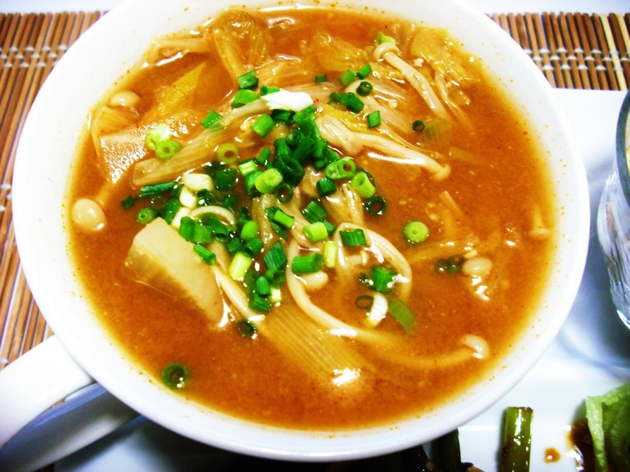キムチ鍋の素で味噌キムチスープの画像