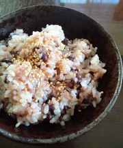 小豆+白米+餅+炊飯器で簡単赤飯の写真