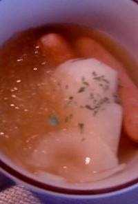 コンソメで作る、春雨入り根菜スープ