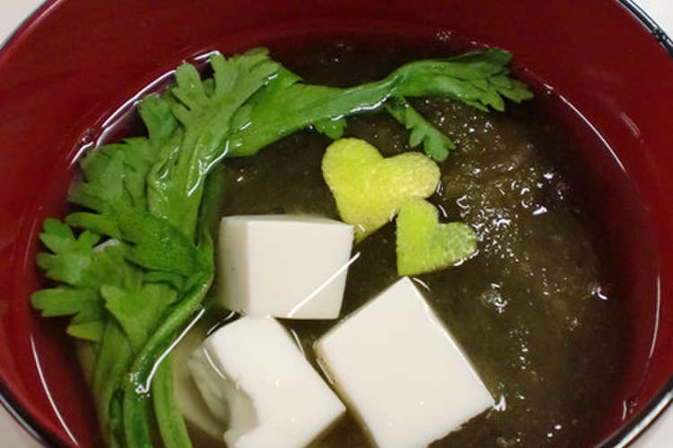 春菊ととろろ昆布のお吸い物 レシピ 作り方 By Ienas クックパッド 簡単おいしいみんなのレシピが378万品