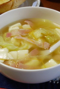 コンソメ味のトーフスープ